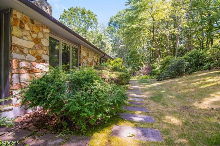 Property listing MLS 4033408 photo 4