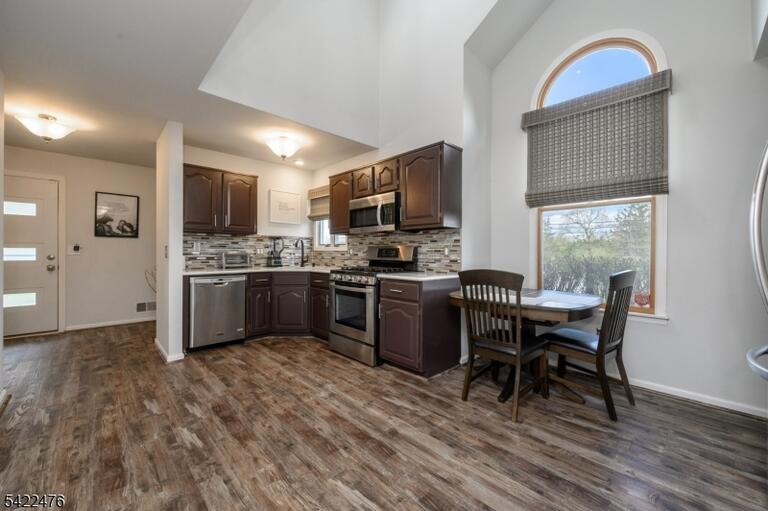 Property listing MLS 4033989 photo 5