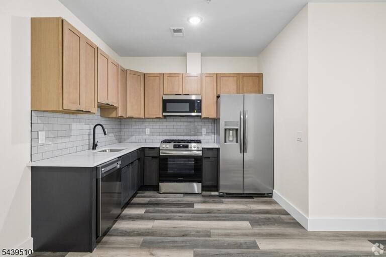 Property listing MLS 4035201 photo 3