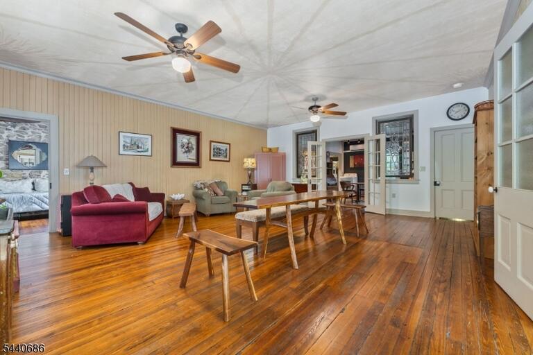 Property listing MLS 4035231 photo 2