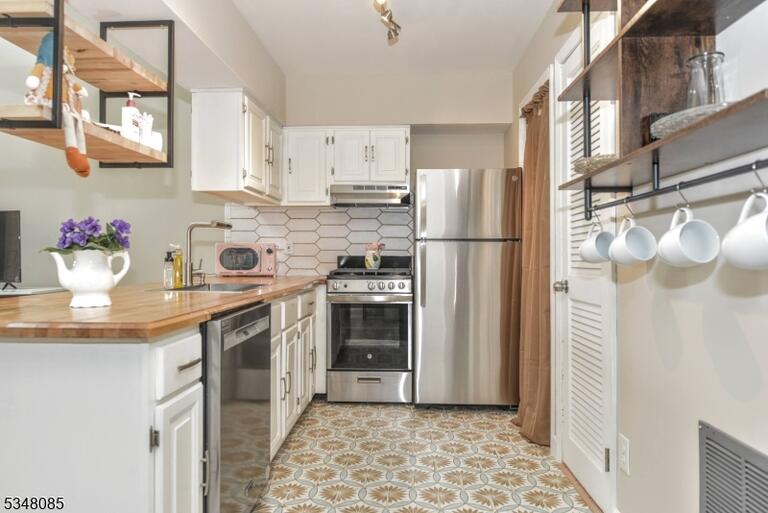 Property listing MLS 4035351 photo 1