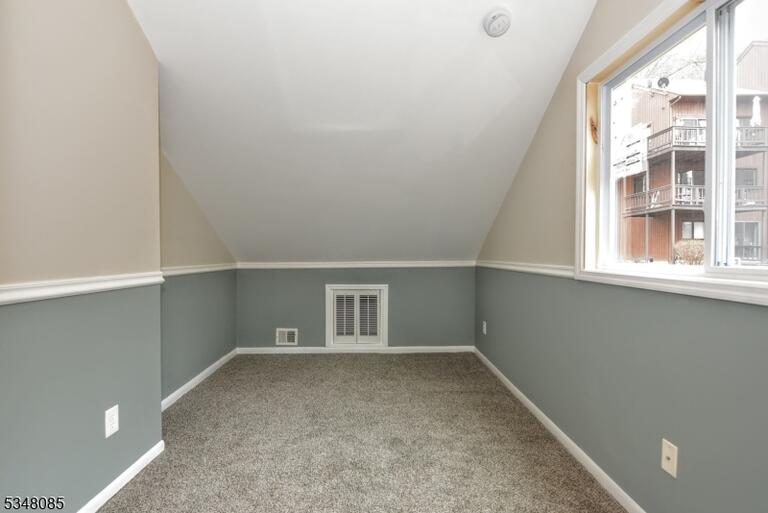 Property listing MLS 4035351 photo 8