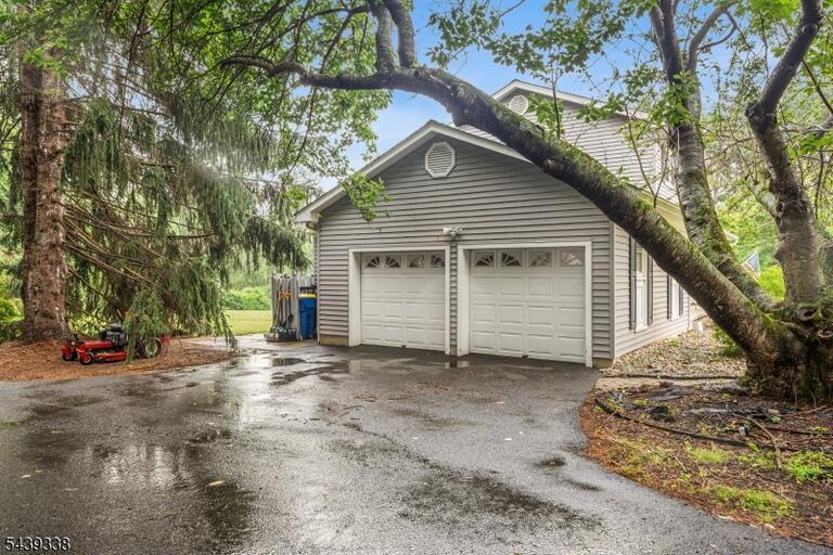 Property listing MLS 4035360 photo 2