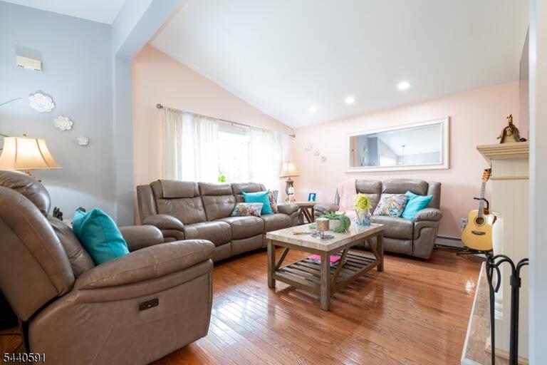 Property listing MLS 4035471 photo 4