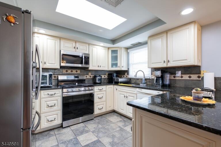 Property listing MLS 4035471 photo 8