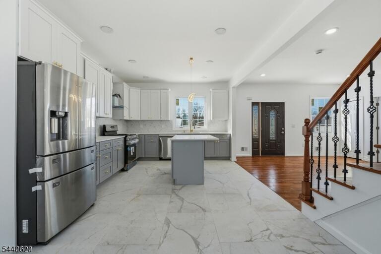 Property listing MLS 4035503 photo 3