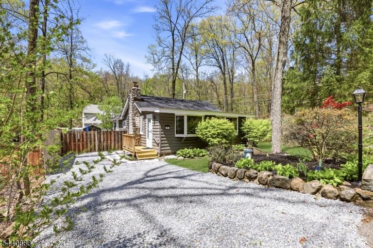 Property listing MLS 4035588 photo 2