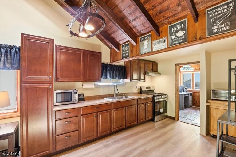 Property listing MLS 4035588 photo 3