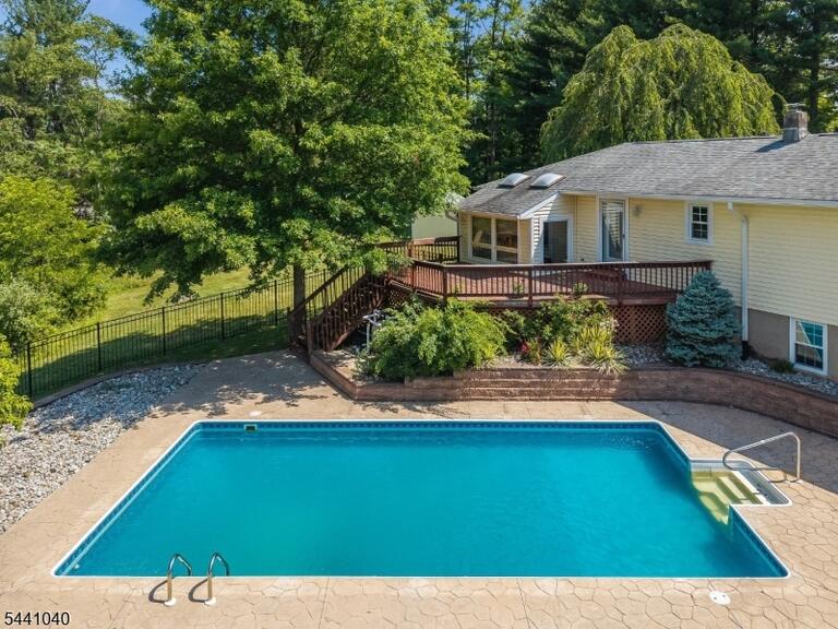 Property listing MLS 4035643 photo 47