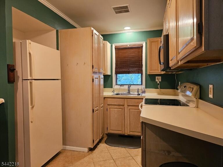 Property listing MLS 4036634 photo 2
