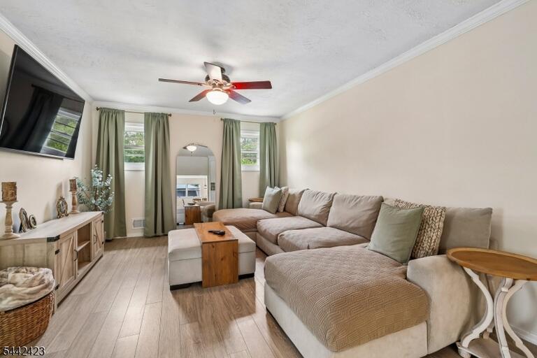 Property listing MLS 4036851 photo 9