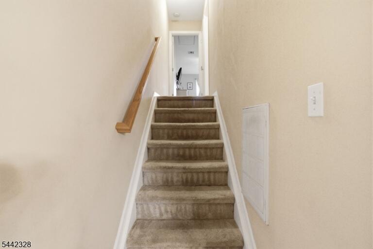 Property listing MLS 4036903 photo 17
