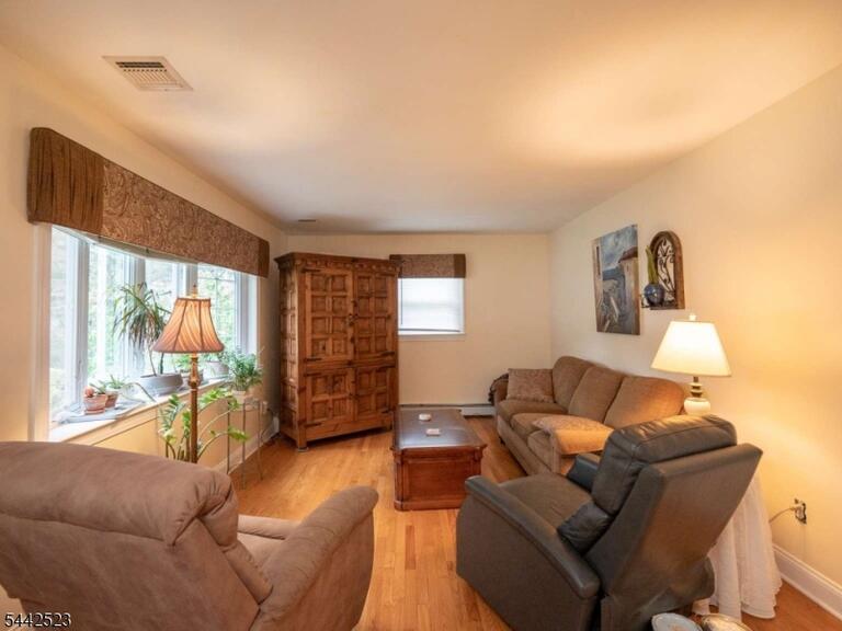Property listing MLS 4036986 photo 9