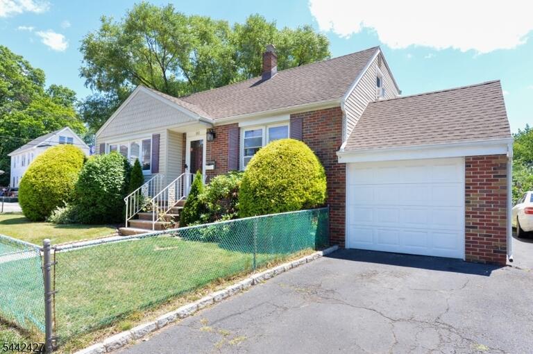 Property listing MLS 4036989 photo 2