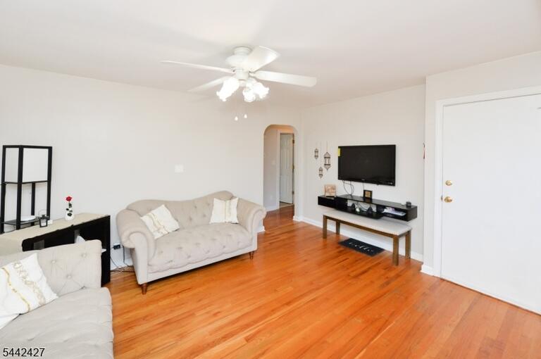 Property listing MLS 4036989 photo 6