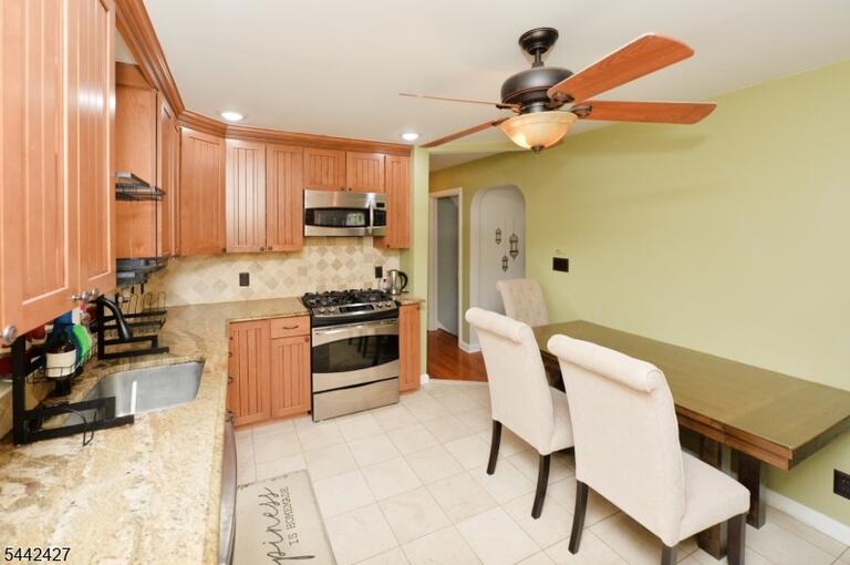 Property listing MLS 4036989 photo 8