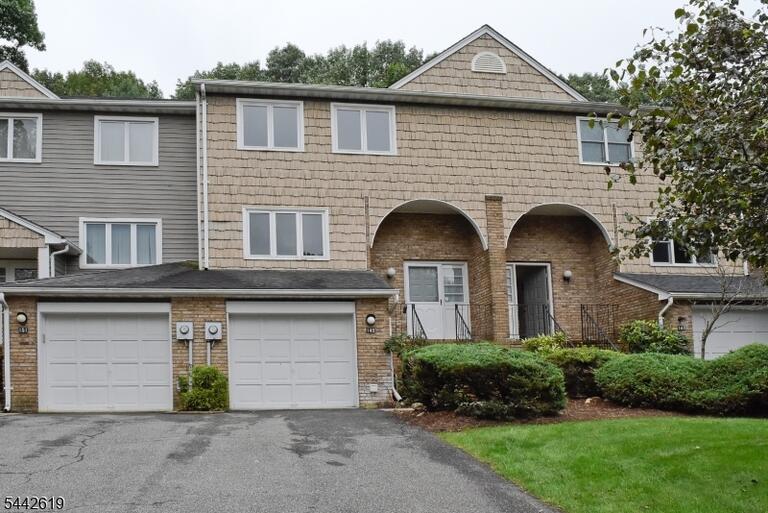 Property listing MLS 4037077 photo 2