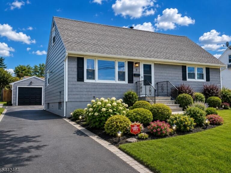 Property listing MLS 4037135 photo 1