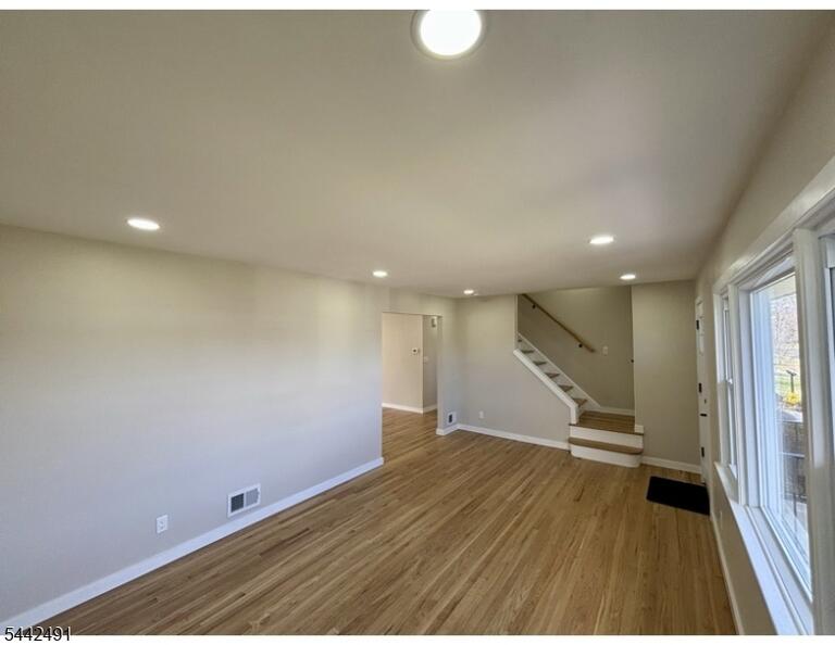 Property listing MLS 4037135 photo 5