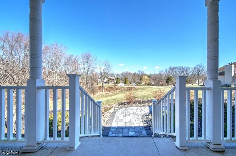 Property listing MLS 4037173 photo 4