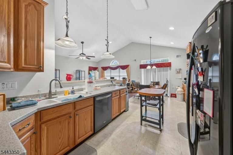 Property listing MLS 4037705 photo 5