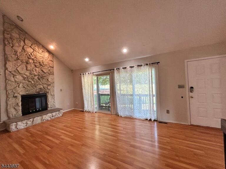 Property listing MLS 4037943 photo 2