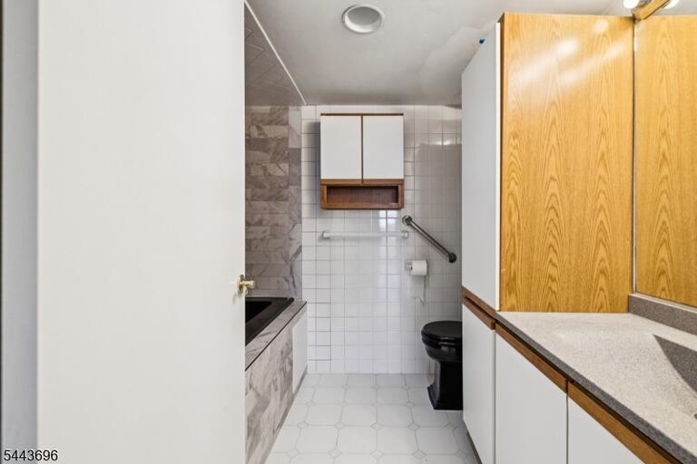 Property listing MLS 4037944 photo 18
