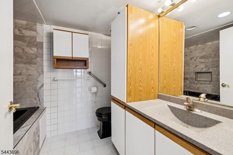 Property listing MLS 4037944 photo 19