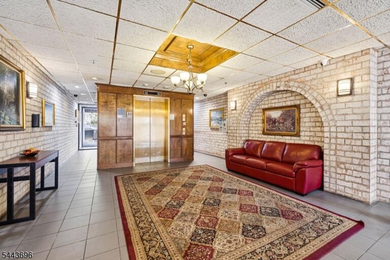 Property listing MLS 4037944 photo 3