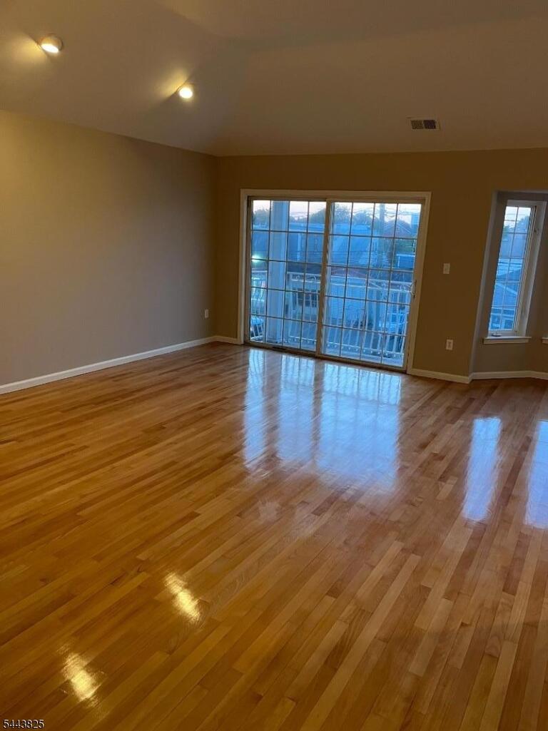 Property listing MLS 4038072 photo 4