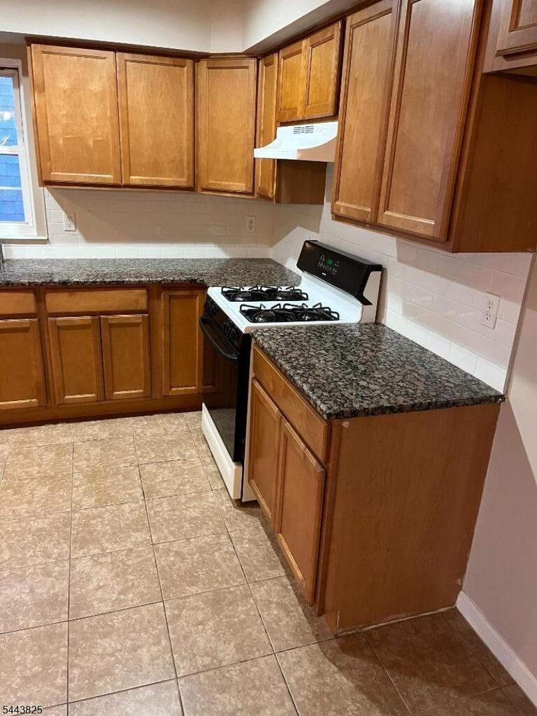 Property listing MLS 4038072 photo 9