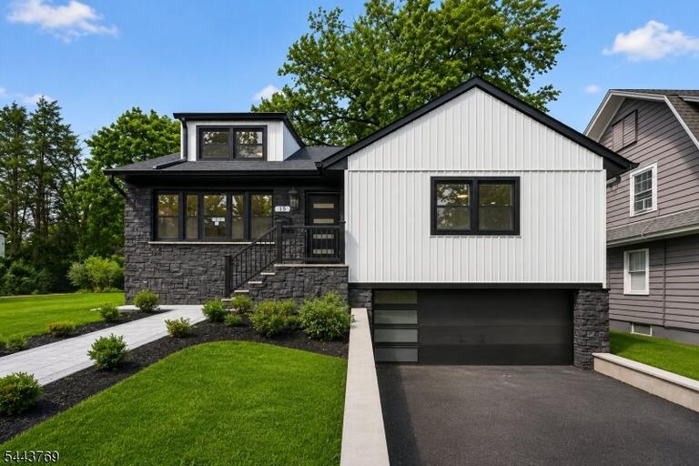 Property listing MLS 4038074 photo 2