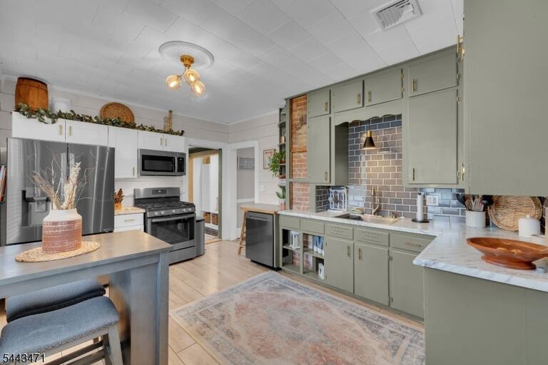 Property listing MLS 4038248 photo 9