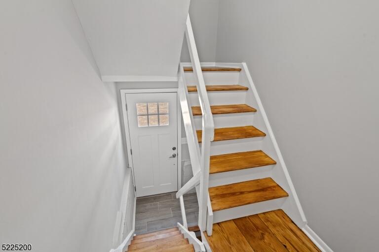 Property listing MLS 4038651 photo 17