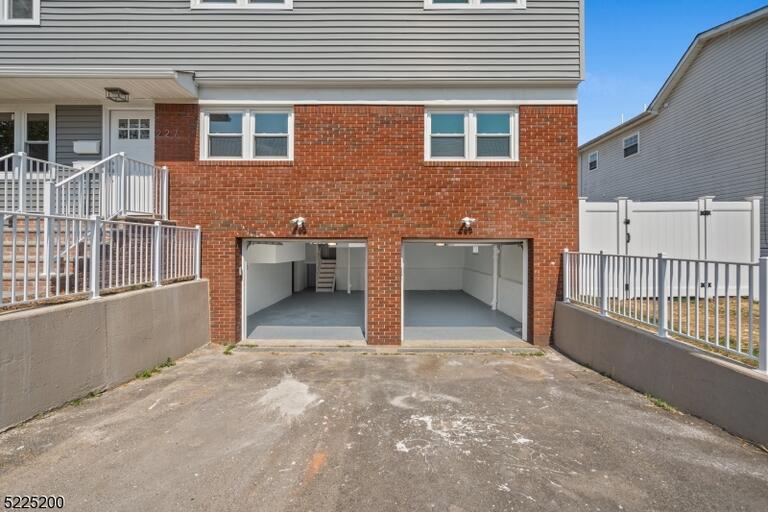 Property listing MLS 4038651 photo 2