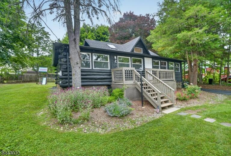 Property listing MLS 4038880 photo 2