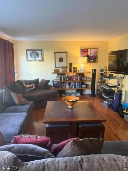 Property listing MLS 4039004 photo 2