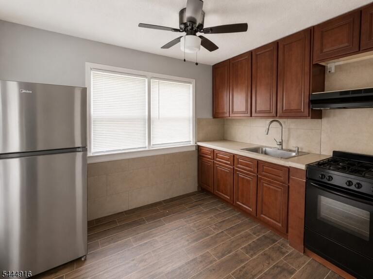Property listing MLS 4039025 photo 2