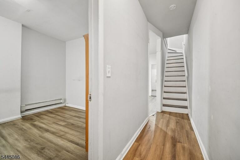 Property listing MLS 4039168 photo 3
