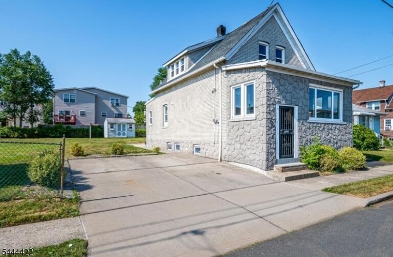 Property listing MLS 4039196 photo 1