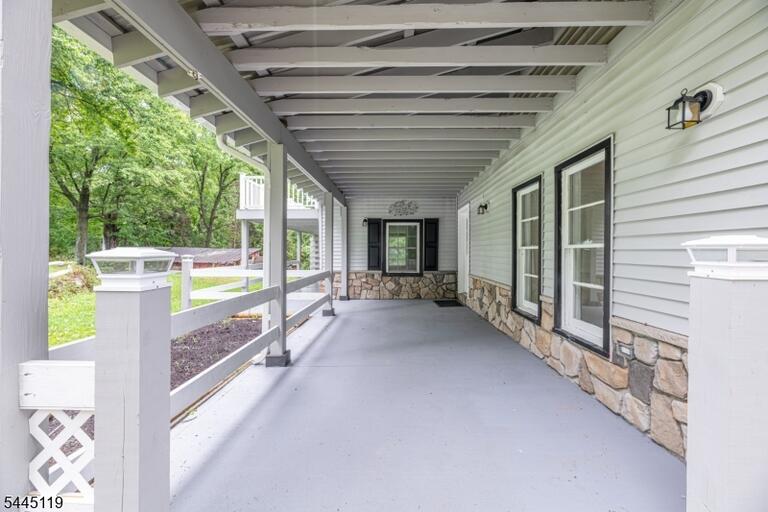 Property listing MLS 4039201 photo 4