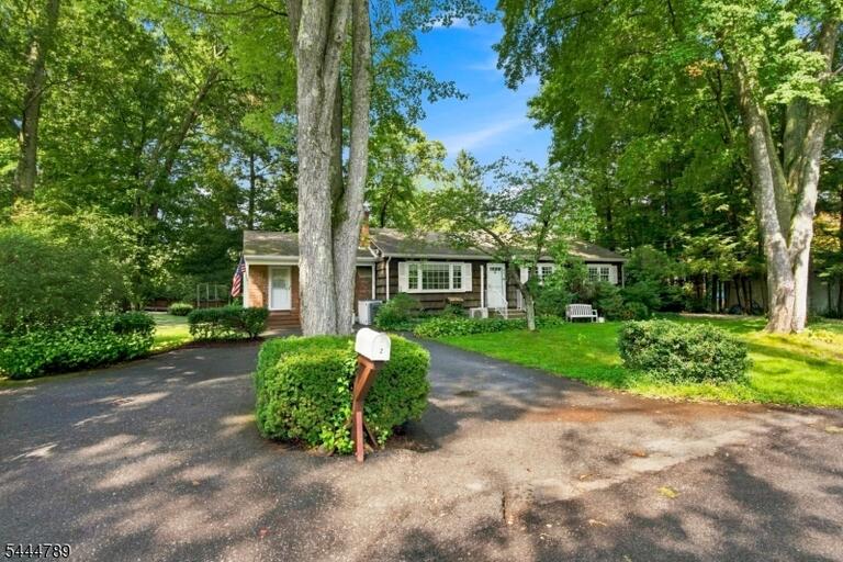 Property listing MLS 4039270 photo 27
