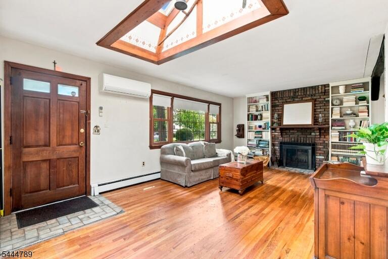 Property listing MLS 4039270 photo 3