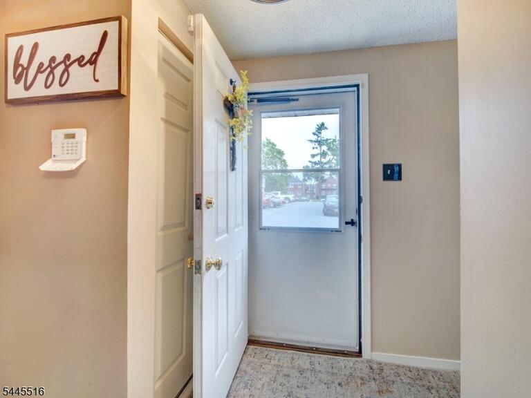 Property listing MLS 4039595 photo 2