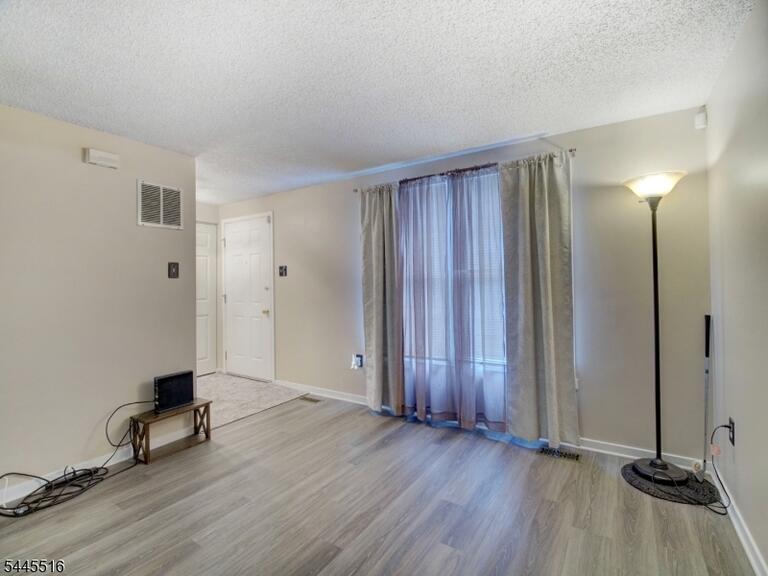 Property listing MLS 4039595 photo 3