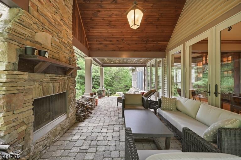 Property listing MLS 4039880 photo 30