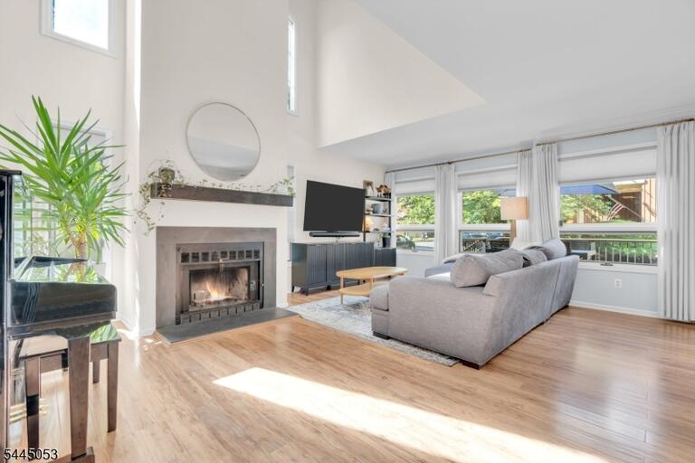 Property listing MLS 4039924 photo 1