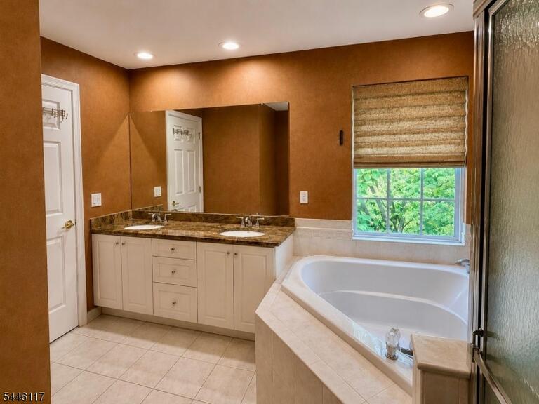 Property listing MLS 4040185 photo 12