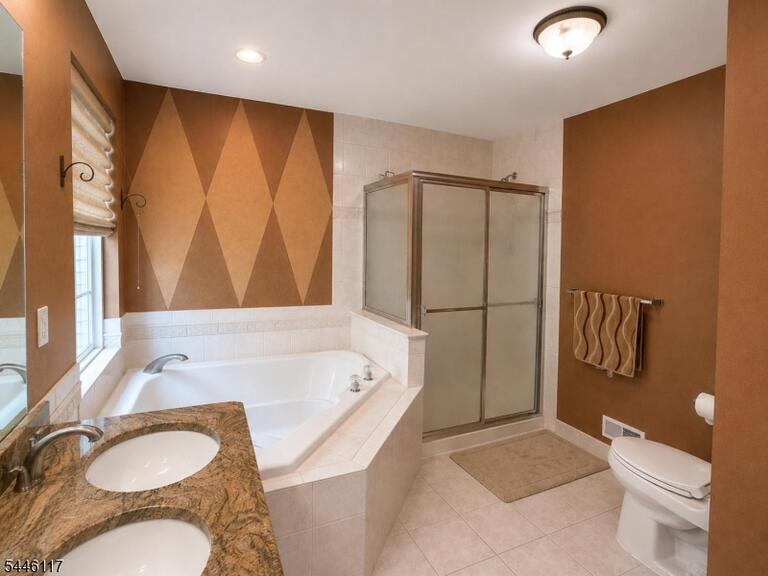 Property listing MLS 4040185 photo 13