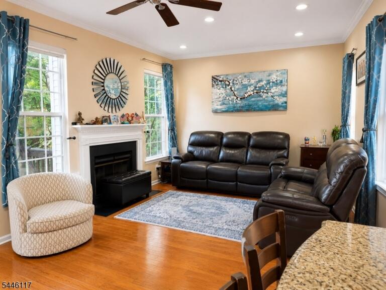 Property listing MLS 4040185 photo 2